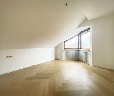 S-Riedenberg: Charmante 3,5-Zi.-Dachgeschosswohnung mit Terrasse, B... - Photo 3