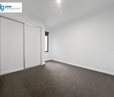 Modern 3 Bedroom Townhouse with Garage! - Photo 4