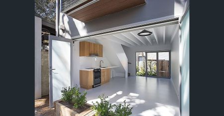 CHIPPENDALE CHARM MEETS TERRACE LIVING - Photo 2