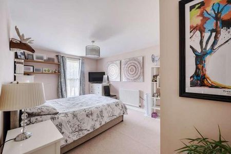 Chesterton Lane, Cirencester, Gloucestershire, GL7 - Photo 3