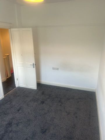 3 Bed Terraced House, Manchester, M9 - Photo 2