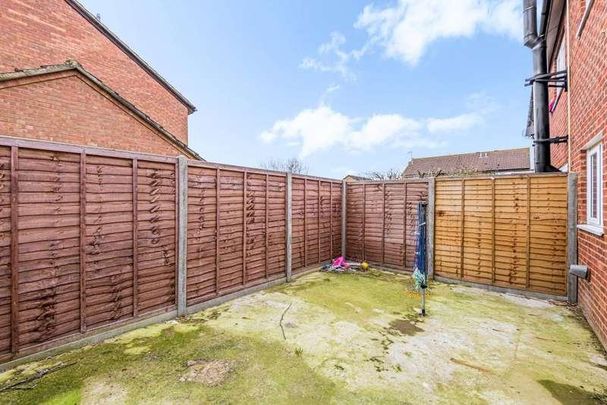 Lambourne Avenue, Aylesbury, HP21 - Photo 1