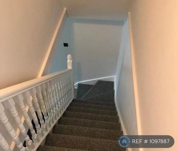 2 bedroom semi-detached house to rent - Photo 5