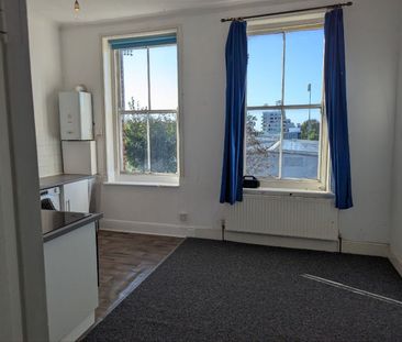 1 Bed Flat, Cromwell Road, BN3 - Photo 3
