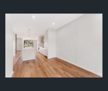 Modern Three-Bedroom Living in Prime Doncaster East Location - Photo 5