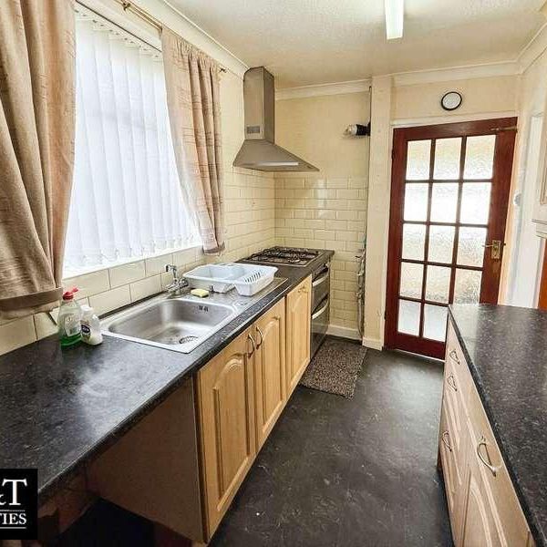 Beech Avenue, Halesowen, B62 - Photo 1