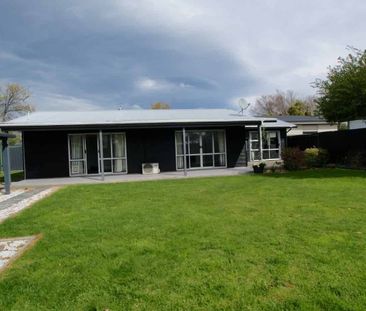Beautiful 3 Bedroom home with single garage - Photo 1