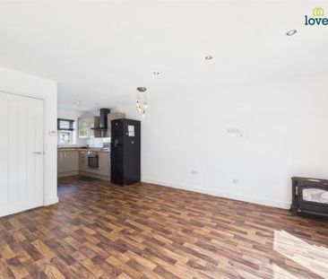 3 bedroom Terraced House To Let - Photo 2
