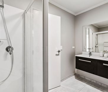 Spacious 4-Bedroom Townhouse in Prime Hobsonville Location - Photo 2