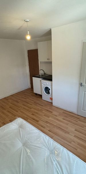 Studio Flat, Lyon Park Avenue, HA0 - Photo 1