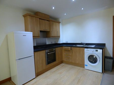 Flat to rent on - Photo 2