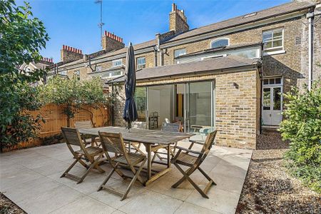 3 bedroom terraced house to rent - Photo 2