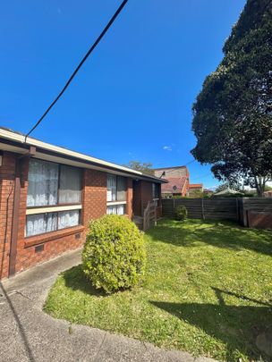 1/12 Oriel Road, Ivanhoe - Photo 1