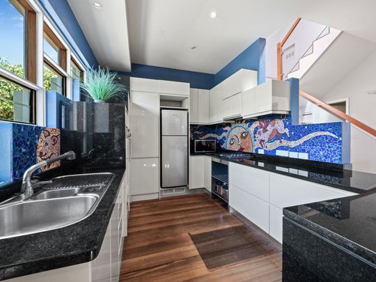 Stylish Three Bedroom Home in Sought-After Queens Park Location - Photo 1