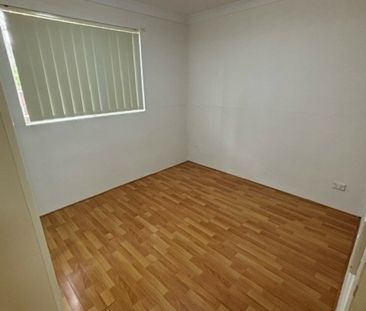 GROUND FLOOR UNIT - PRIME LOCATION! - Photo 4