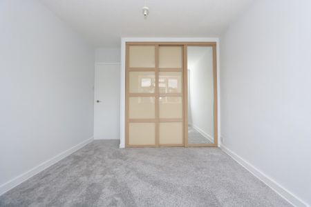 3 bedroom apartment to rent - Photo 2