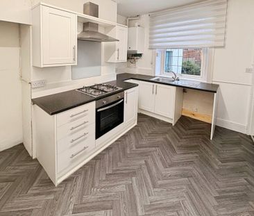 3 bedroom terraced house to rent - Photo 4