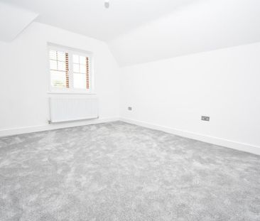 4 bedroom detached house to rent - Photo 3