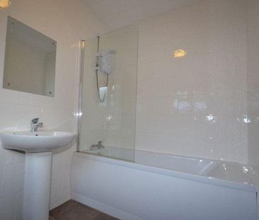 3 bedroom detached house to rent - Photo 2