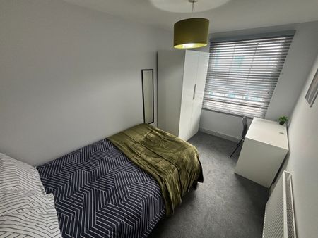 8 Bed Student Accommodation - Photo 5