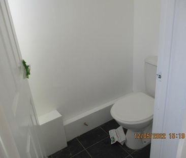 3 bedroom end of terrace house to rent - Photo 1