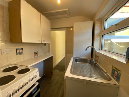 Flat to rent on - Photo 4