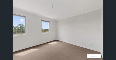 Elegant Townhouse In The Heart Of Craigieburn! - Photo 4