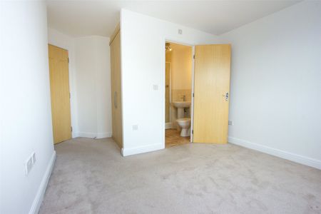 Sorrel Way, Carterton, Oxfordshire, OX18 - Photo 4