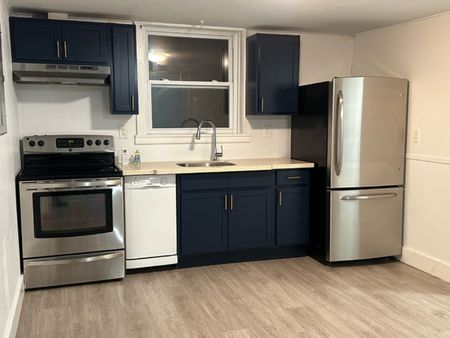 3688 Acadia Street – PET FRIENDLY NEWLY RENOVATED 2 BR LOWER UNIT AVAILABLE NOW! - Photo 4