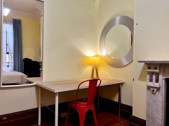 Redfern - Photo 1