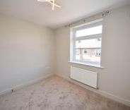 3 bed House - Mid Terrace for Rent - Photo 3