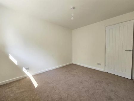 3 bedroom detached bungalow to rent - Photo 5