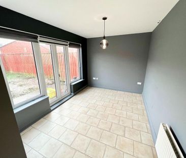 4 bedroom detached house to rent - Photo 2