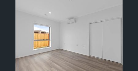 Brand-New 3-Bedroom, 3-Bathroom Home in Prime Charlemont Location - Photo 3