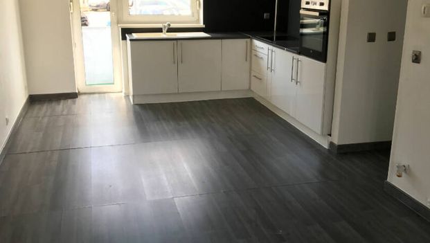 À LOUER : Appartement en RDC avec balcon à Forbach - Photo 1