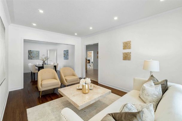 For Lease - 355 Carruthers Avenue, Newmarket, Ontario - Photo 1