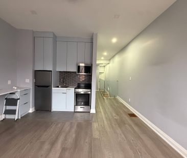 For Lease - 11 Baden Street, Toronto, Ontario - Photo 3