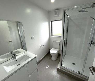 RARE MODERN PENTHOUSE - SPACIOUS & CENTRAL - Photo 6