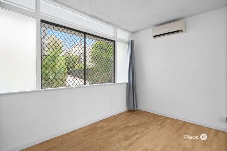 1/74 Highland Terrace, St Lucia QLD 4067 - Photo 3