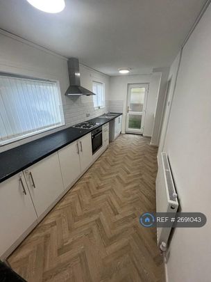 3 bedroom end of terrace house to rent - Photo 1