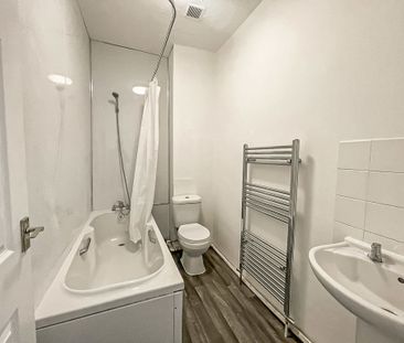 3 Bedroom Mid Terraced House For Rent - Photo 6