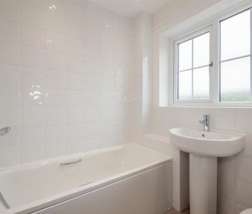 3 bedroom detached house to rent - Photo 6