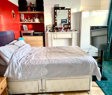 4 bedroom semi-detached house to rent - Photo 5