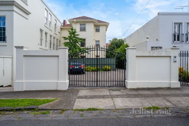 1/1B Ormsby Grove, Toorak - Photo 1