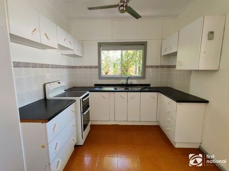 19 The Corso, Moonee Beach - Photo 3