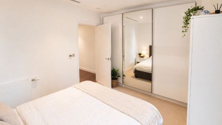 1 Bed Flat, Maine Tower, E14 - Photo 3