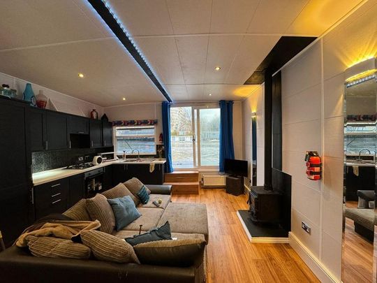1 bedroom houseboat to rent - Photo 1