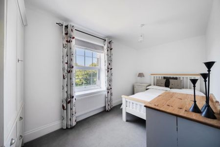 4 bedroom semi-detached house to rent - Photo 4