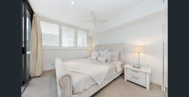 Coastal abode basking in natural light. Lift access - Photo 1