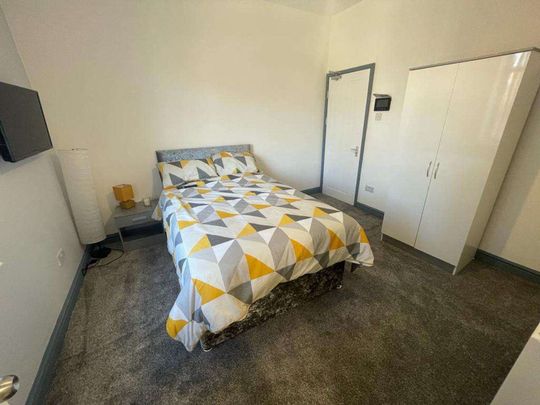 😍 Professional House Share In Swinton 😍 Room 2 - Photo 1